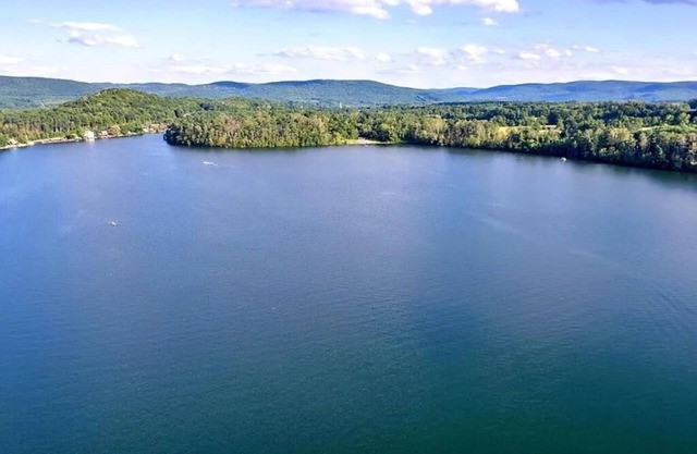 Newly Renovated Lakefront Haven In Lenox