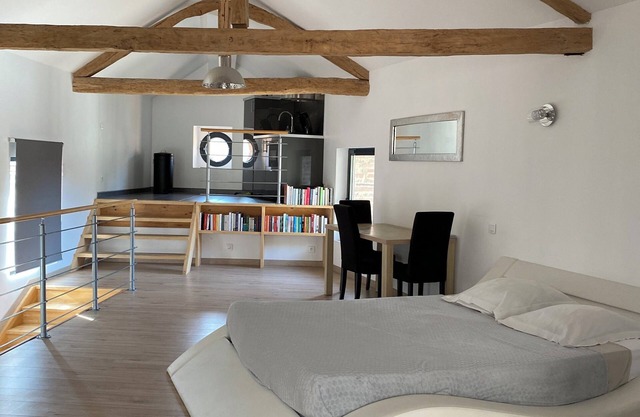 Newly renovated loft close to amenities
