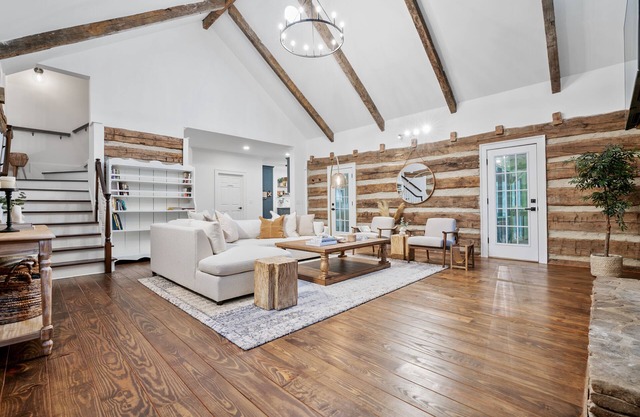 *Newly Renovated Luxury Designer Farmhouse on a 35-Acre Farm, Private and Gated!