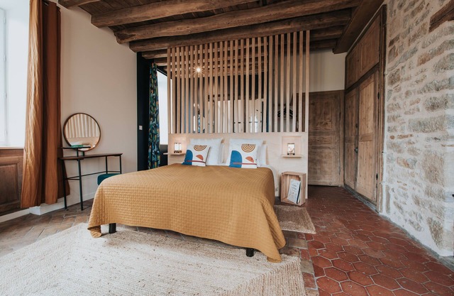 Newly renovated room with dream view on the Burgundy vineyard