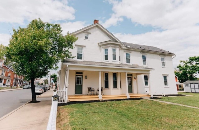 Newly Renovated, Vintage Inspired, Large 4 BR Home