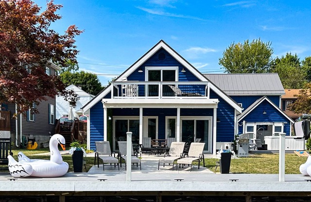 !Newly Upgraded! Hot Tub-Game Room-Dock-Fire Pits