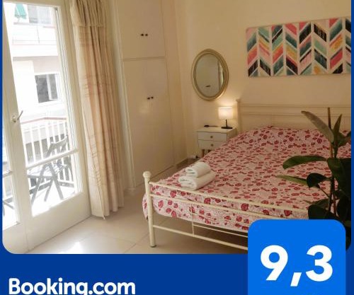 Next to Metro! Bright Apartment with Fully Equipped Kitchen