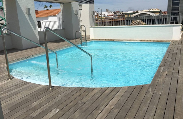 Next to SANTA CRUZ. PARKING(FREE) AND PATIO.