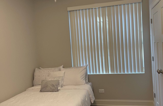 Nice 2 bedroom 15 minutes to downtown chicago