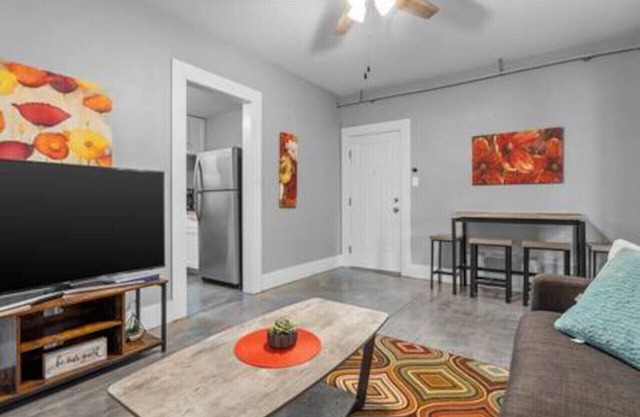 Nice 2 bedroom in Sherman Hill-8
