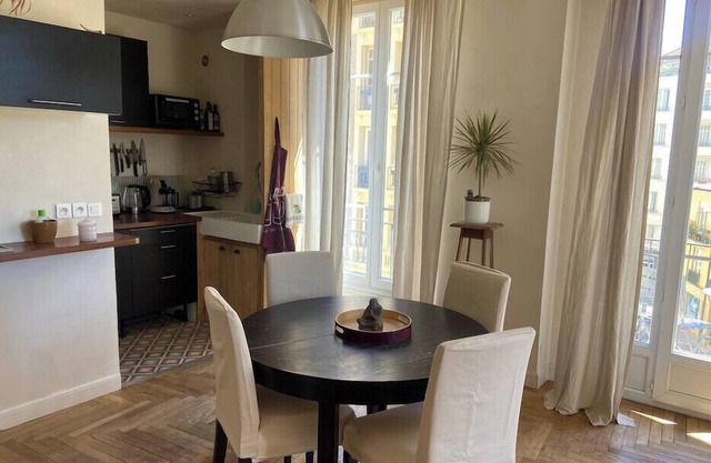 Nice 56m² with balcony in rotunda near the sea