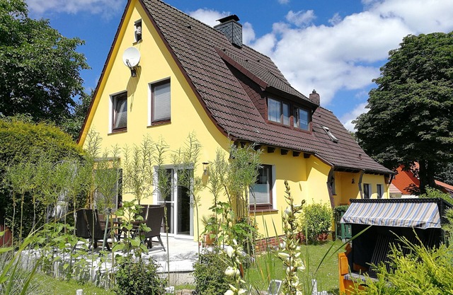 nice alternative to the tourist stronghold: Fehaus f Fam + dog + garden + lake + fireplace