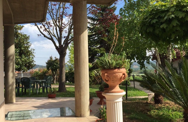 Nice apartment in villa for 6 guests with WIFI, TV, patio and parking