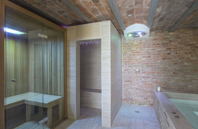 Nice apartment for 4 people with A/C, pool, WIFI, hot tub, TV, patio and pets allowed