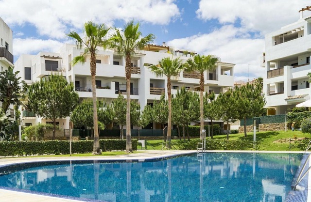 Nice apartment for 4 guests with WIFI, A/C, pool, TV, terrace, pets allowed and parking