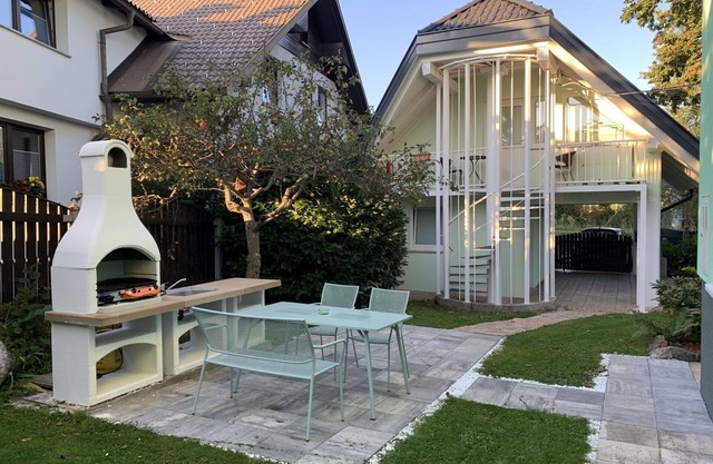Nice apartment for 4 guests with A/C, WIFI, pool, TV, patio and parking