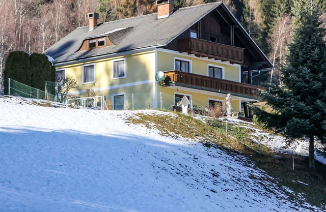 Nice apartment for 5 people with WIFI, pool, hot tub, TV, patio, panoramic view and parking