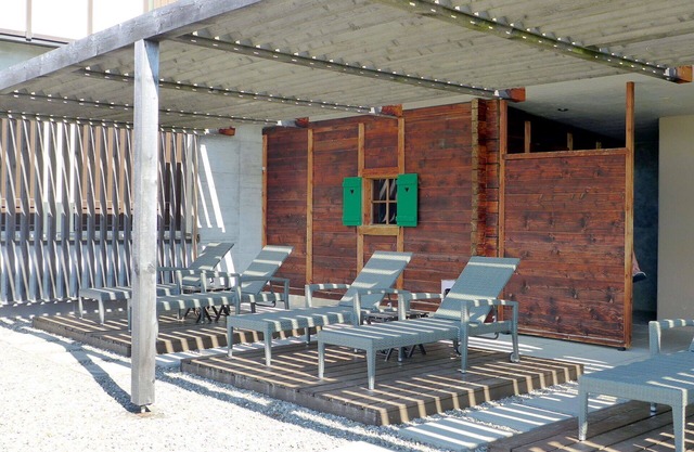 Nice apartment for 6 people with pool, WIFI, TV, terrace, pets allowed and parking