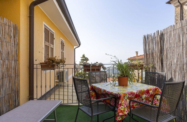 Nice apartment for 6 people with WIFI, A/C, balcony and pets allowed