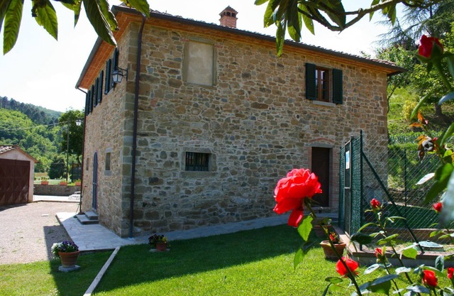 Nice apartment for 7 guests with WIFI, TV and parking, close to Arezzo