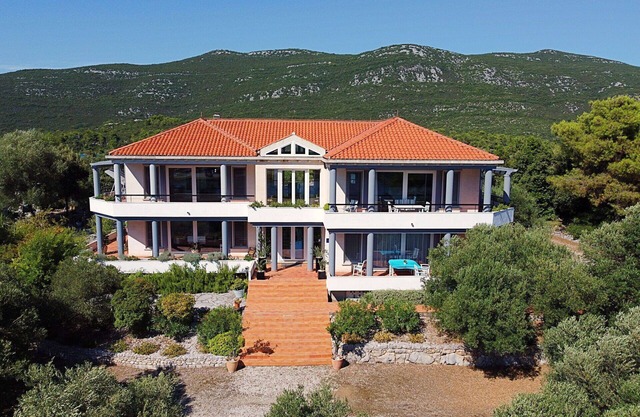 Nice apartment for 8 people with A/C, hot tub, WIFI, TV, terrace and parking