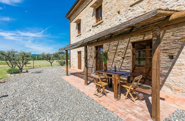 Nice apartment for 4 guests with pool, A/C, WIFI, patio, pets allowed and parking