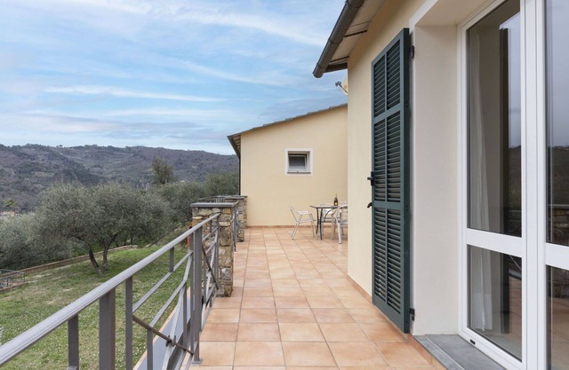 Nice apartment in villa for 4 guests with WIFI, A/C, patio, pets allowed and parking