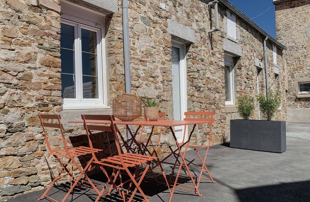 Nice apartment in villa for 3 guests with WIFI, TV, terrace and pets allowed
