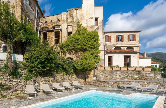 Nice apartment for 6 people with WIFI, pool, patio, pets allowed and panoramic view