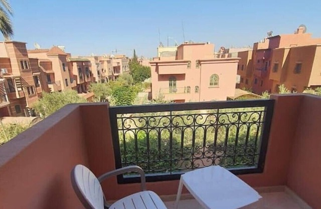 Nice apartment with swimming pool and private parking