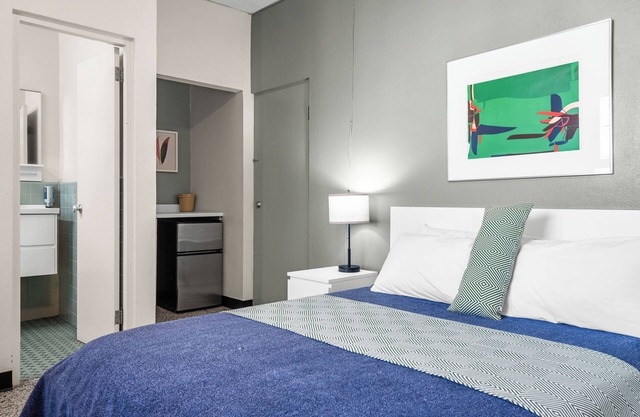 Nice Balcony | Near La Placita | Free Parking | AC