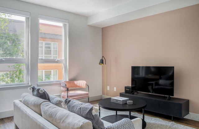 Nice Bellevue Jr 1BR w/Rooftop & Gym, nr Coffee & Shops, by Blueground