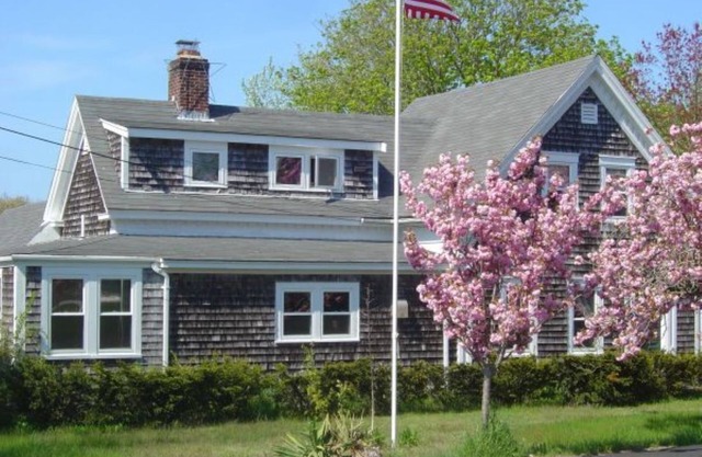 NICE, BRIGHT, 2ND FLOOR APARTMENT IDEAL FOR TWO