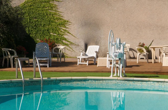 Nice confortable cottage with large pool with views in minervois