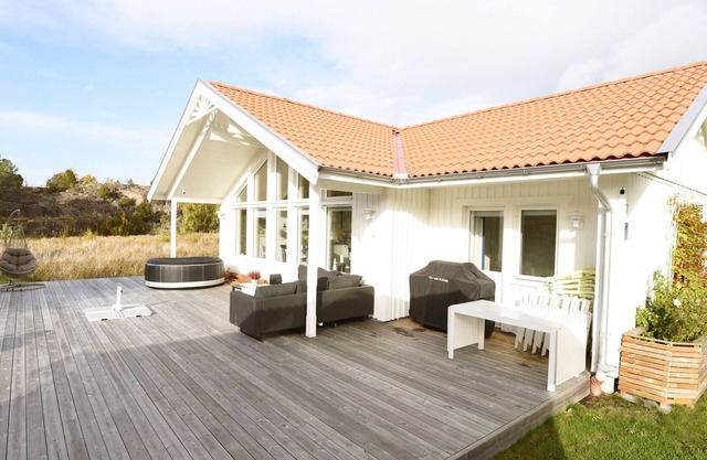 Nice cottage by the Iddefjorden, Strömstad | SE09027
