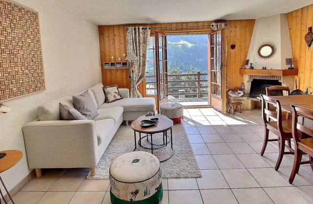 Nice family flat with 4 bedrooms, parking space, wifi and free shuttle to the cable car (7-W)