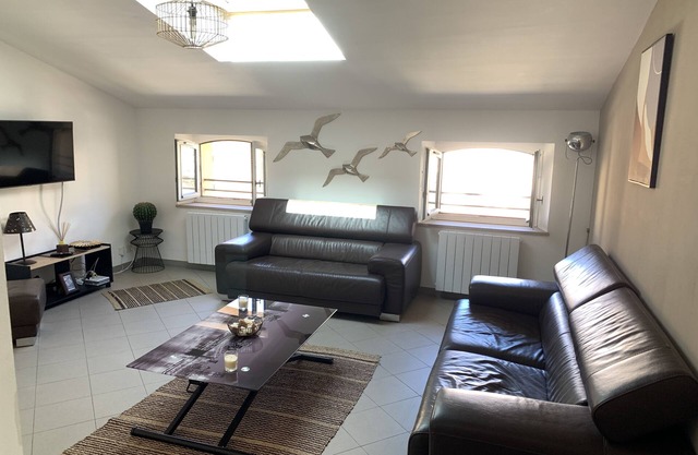 Nice flat 2 bedrooms 2 bathrooms 75m2 4* historic center of Toulon