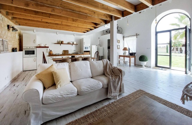 Nice home in Saint-Julien-de-l'Esca