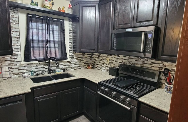 Nice home in downtown 1 block from theater