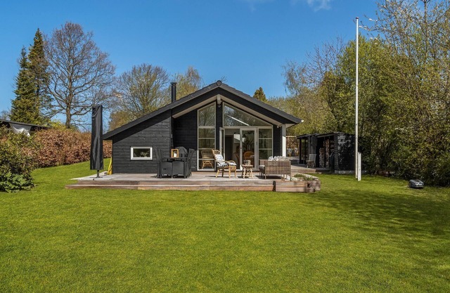 Nice home in Dronningmølle with WiFi