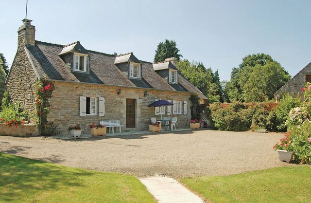 Nice home in Gouesnac'h with kitchen
