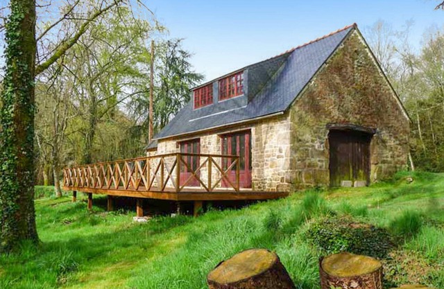 Nice home in Guern with WiFi
