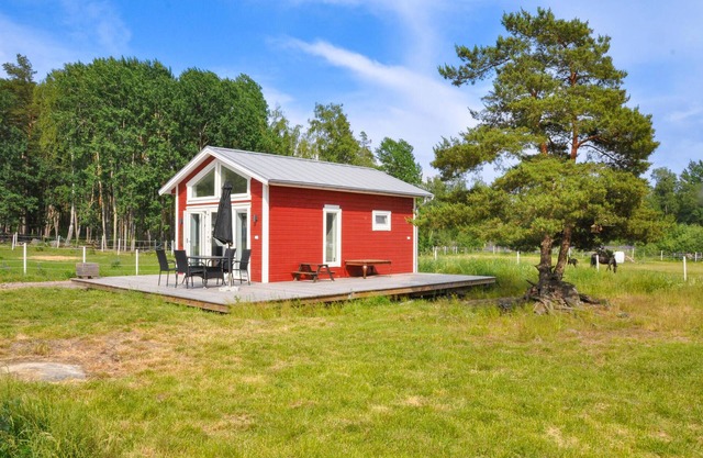 Nice home in Hammarö with kitchen