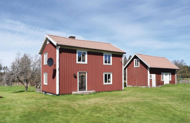 Nice home in Lenhovda with kitchen