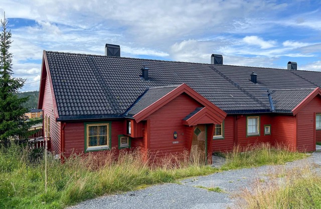 Nice home in Lillehammer with sauna