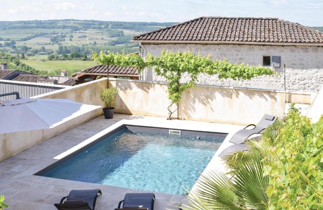 Nice Home In Montpezat Dagenais With 3 Bedrooms, Wifi And Private Swimming Pool