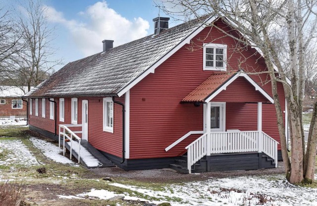 Nice Home In Orrefors With Jacuzzi