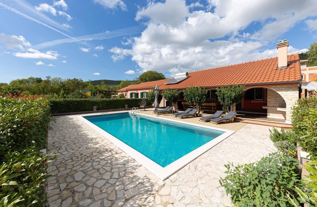 Nice home in Prapatnica- Seget