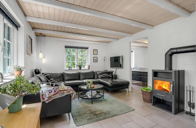 Nice home in Rømø with kitchen