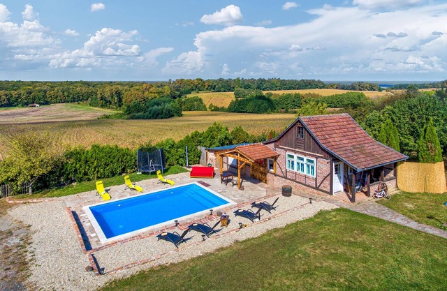 Nice home in Sveti Ivan Zabno with WiFi