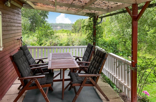 Nice home in Stigtomta with lake view