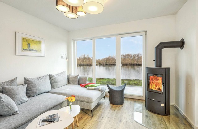 Nice home in Tossens with WiFi