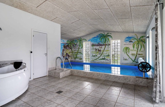 Nice pool house on scenic Møn