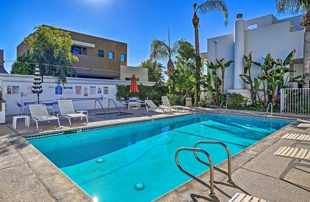Nice poolside villa in Cathedral City